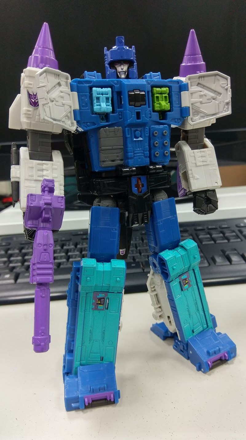 Titans Return Overlord Leader Class Wave 5 Out Of Package Photos